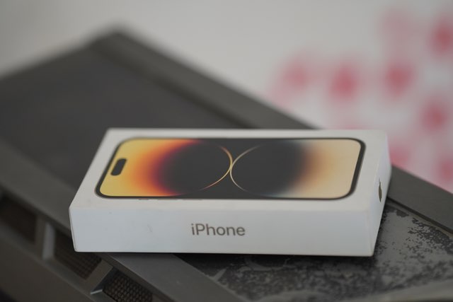 Iphone 14 pro apple phone box image Gold :Rajasthan, jaipur, India- 15 Nov. ‎2022
