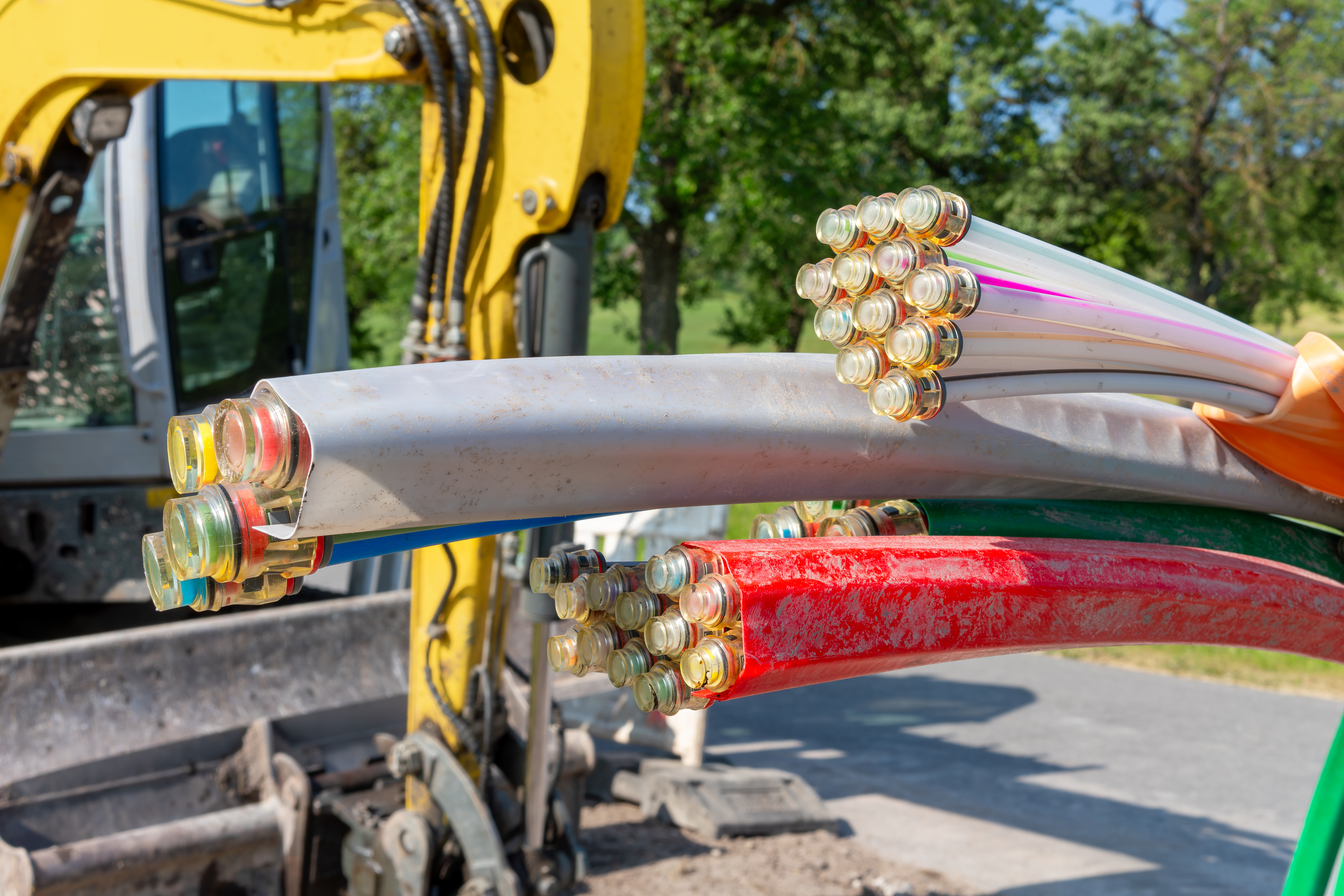 Baustelle mit Breitbandkabel zur Erschließung kleiner Dörfer
